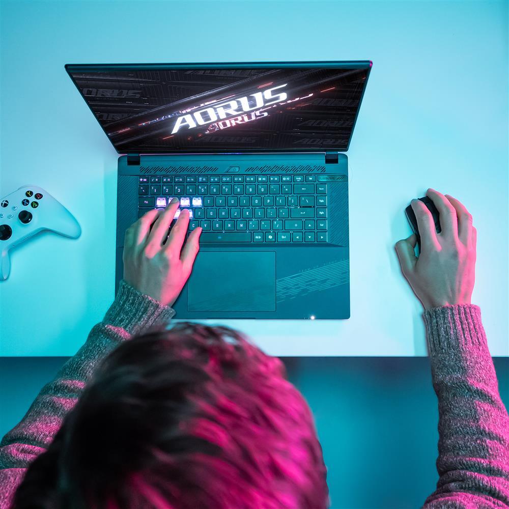 AORUS 16X intel core i9-14900HX, GeForce RTX 4070 8GB, 32GB RAM